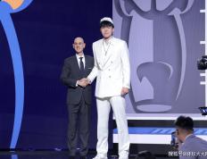 爱游戏体育中国-杨瀚森确认归队，联盟给火箭队买单，格林正式确定，活塞达成签约