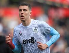 爱游戏体育下载-天空：伯恩利将与23岁中卫艾斯特福涨薪续约