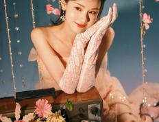 爱游戏体育官网-31岁陈都灵公布最新美照，如今的她越来越放得开，网友喜爱不断