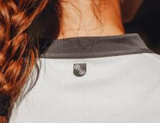 爱游戏体育网址-复古与潮流融合！美因茨05新客场球衣发布，或成日常穿搭新宠