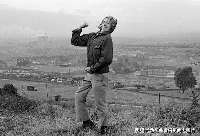 爱游戏体育官网-老照片 一起踏上1970年代英格兰的巴士之旅