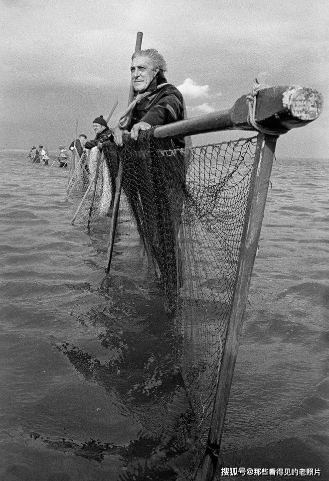 爱游戏体育官网-老照片 一起踏上1970年代英格兰的巴士之旅