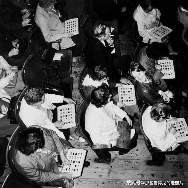 爱游戏体育官网-老照片 一起踏上1970年代英格兰的巴士之旅