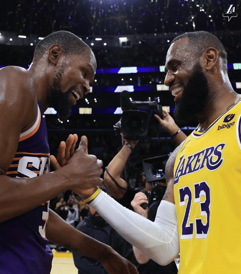 爱游戏体育中国-不能走捷径！詹姆斯暗讽杜兰特引争议，球迷：是你开启的抱团