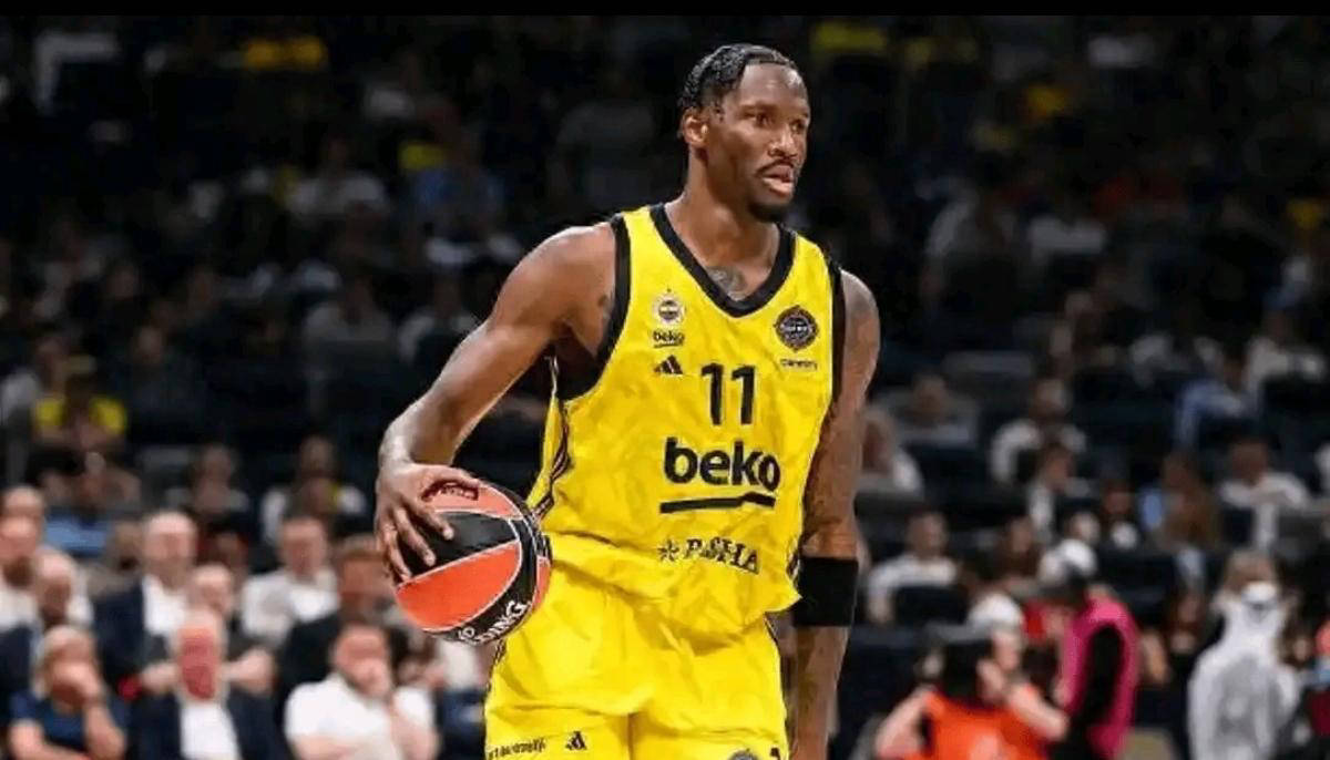 爱游戏体育app-菲尼克斯太阳签约奈杰尔-海斯-戴维斯，球队迎来新火力