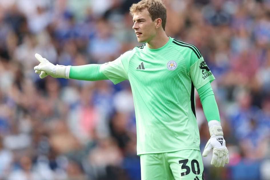 爱游戏体育app-西汉姆联官宣签下赫曼森，一号门将落位，上赛季仅一次零封