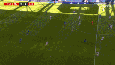 爱游戏体育首页-半场-曼联0-0利兹联 库尼亚首秀奥比抽射造险利兹联0射门