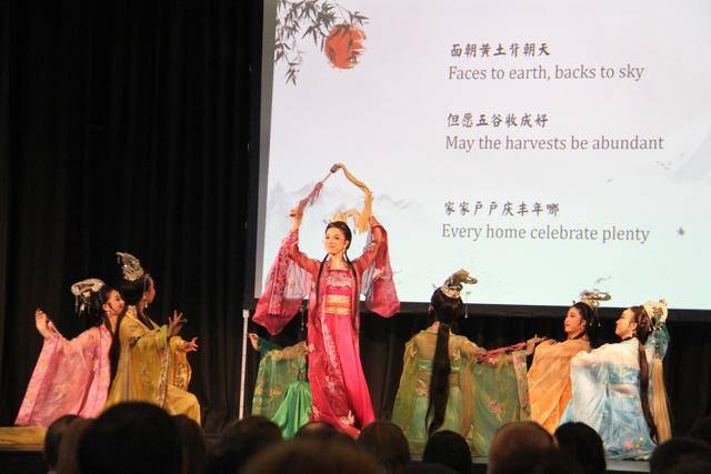 爱游戏体育-黄梅戏献演德国法兰克福