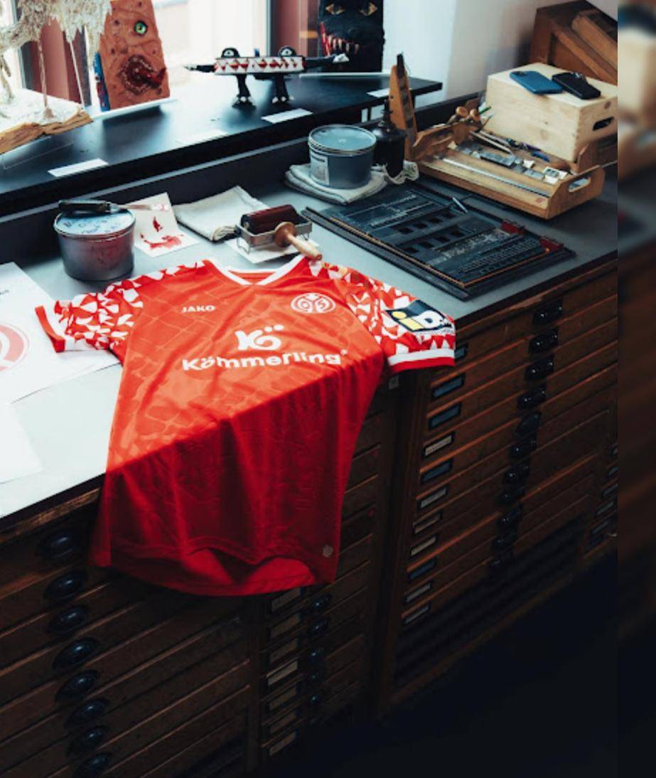 爱游戏体育-美因茨05足球俱乐部发布25/26赛季全新主场球衣