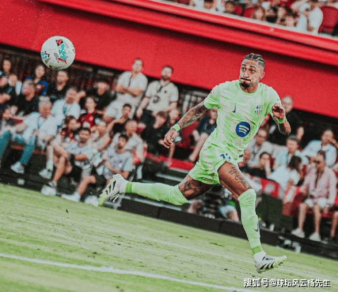 爱游戏体育官网-西甲战火重燃，巴萨3-0大胜马洛卡，马洛卡两人染红吞苦果