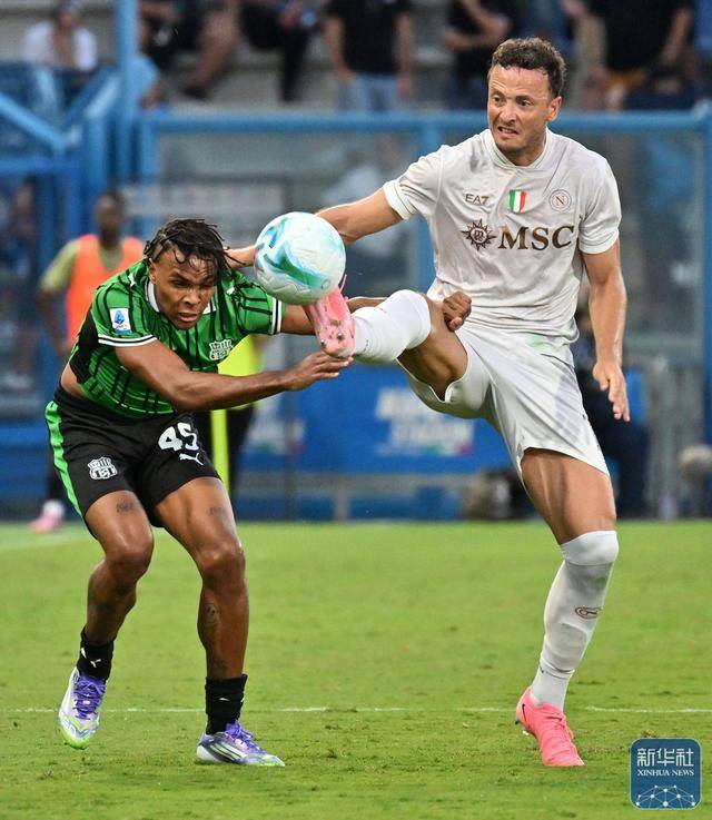 爱游戏-足球丨意甲：那不勒斯胜萨索洛