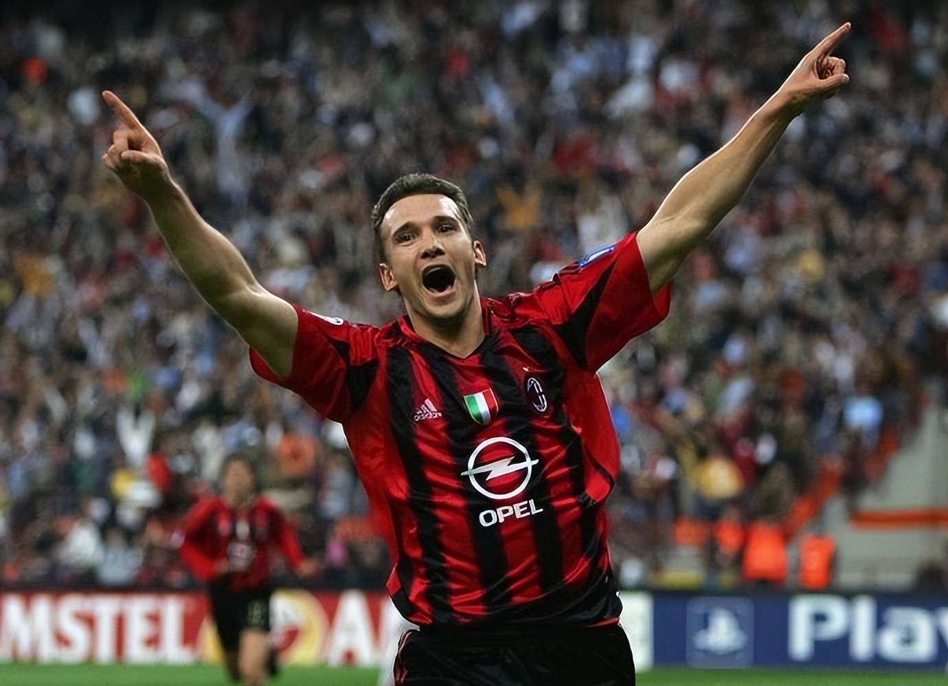 爱游戏体育-【资料】AC米兰2004-2005赛季欧冠半决赛胜埃因霍温，决赛负利物浦【AC米兰资料】【足球资料】