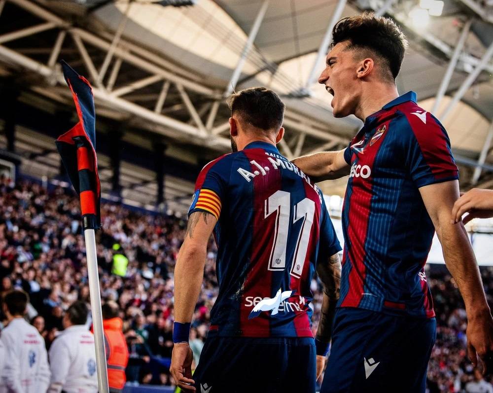 爱游戏体育网址-西甲-莱万特2-4巴萨：莱万特有想法，莱万可以上场了|前瞻