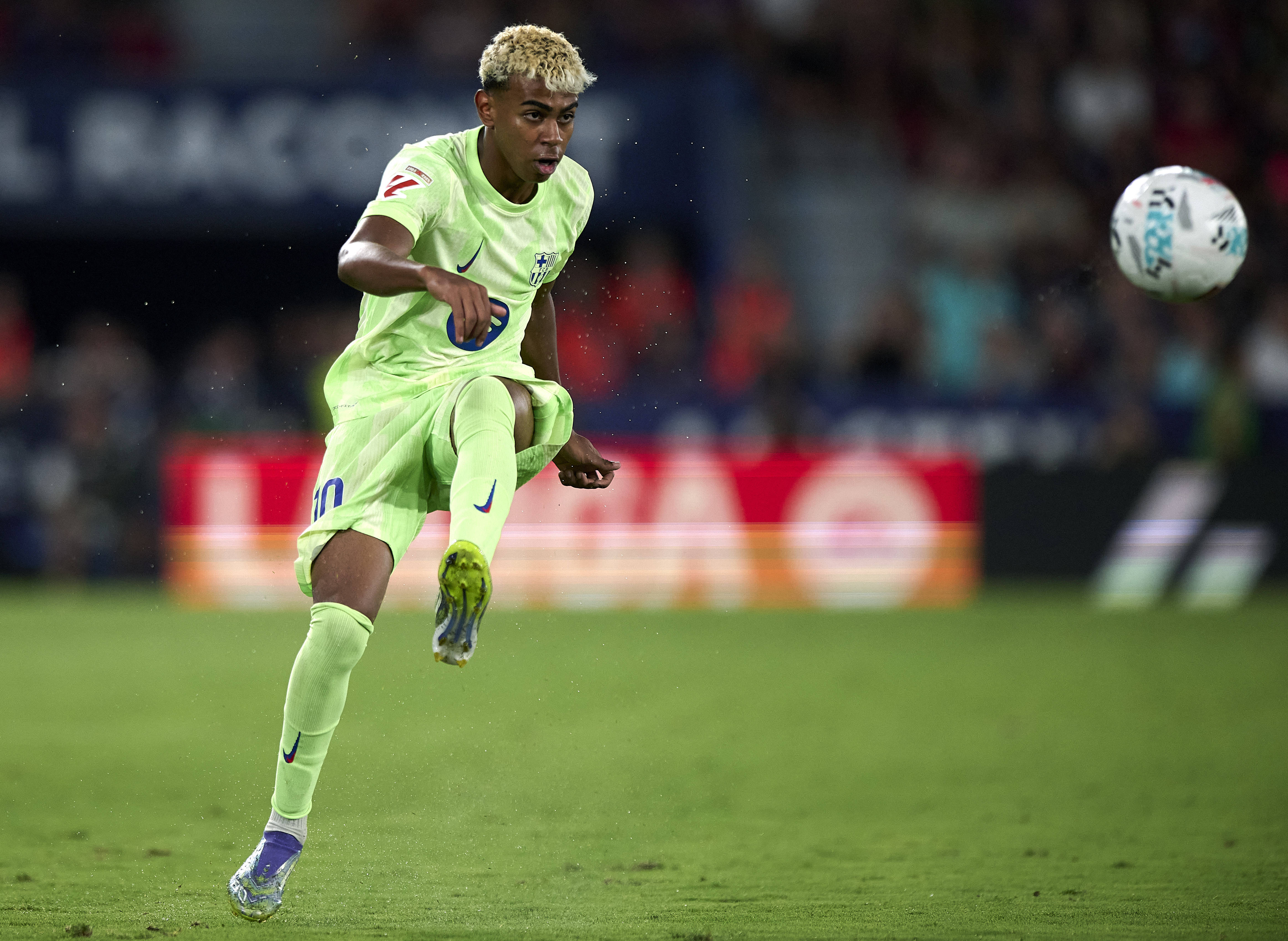 爱游戏体育平台-（体育）足球——西甲：巴塞罗那胜莱万特