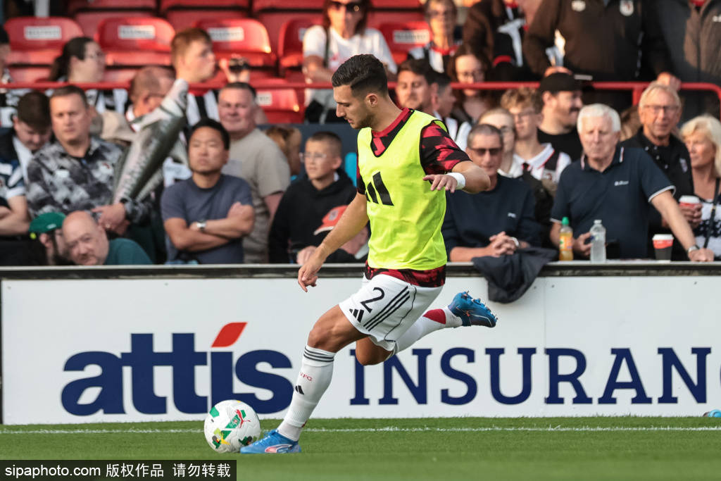 爱游戏体育中国-曼联惨遭低级别球队淘汰，拜耳勒沃库森火上浇油