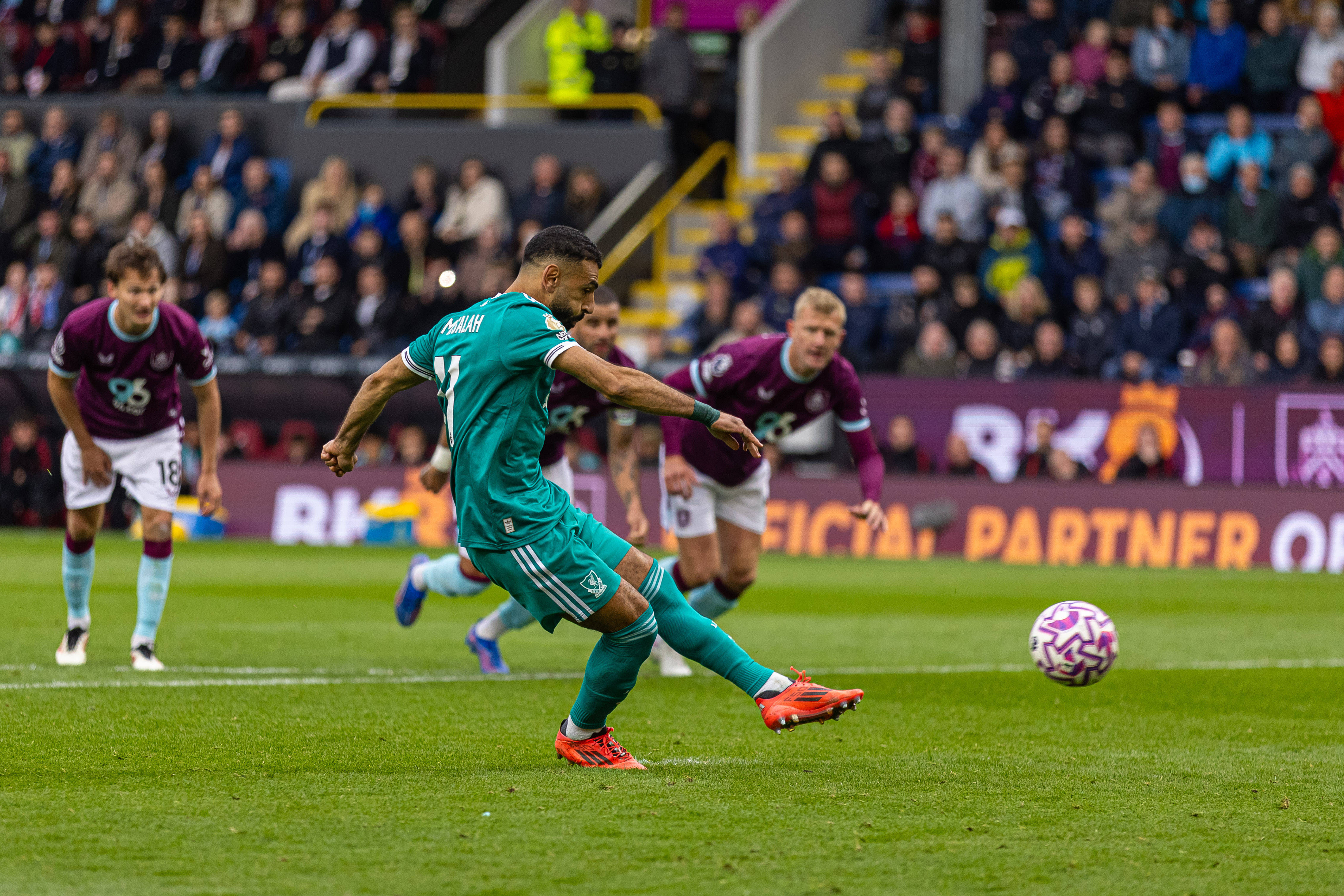 aiyouxi-（体育）足球——英超：利物浦胜伯恩利