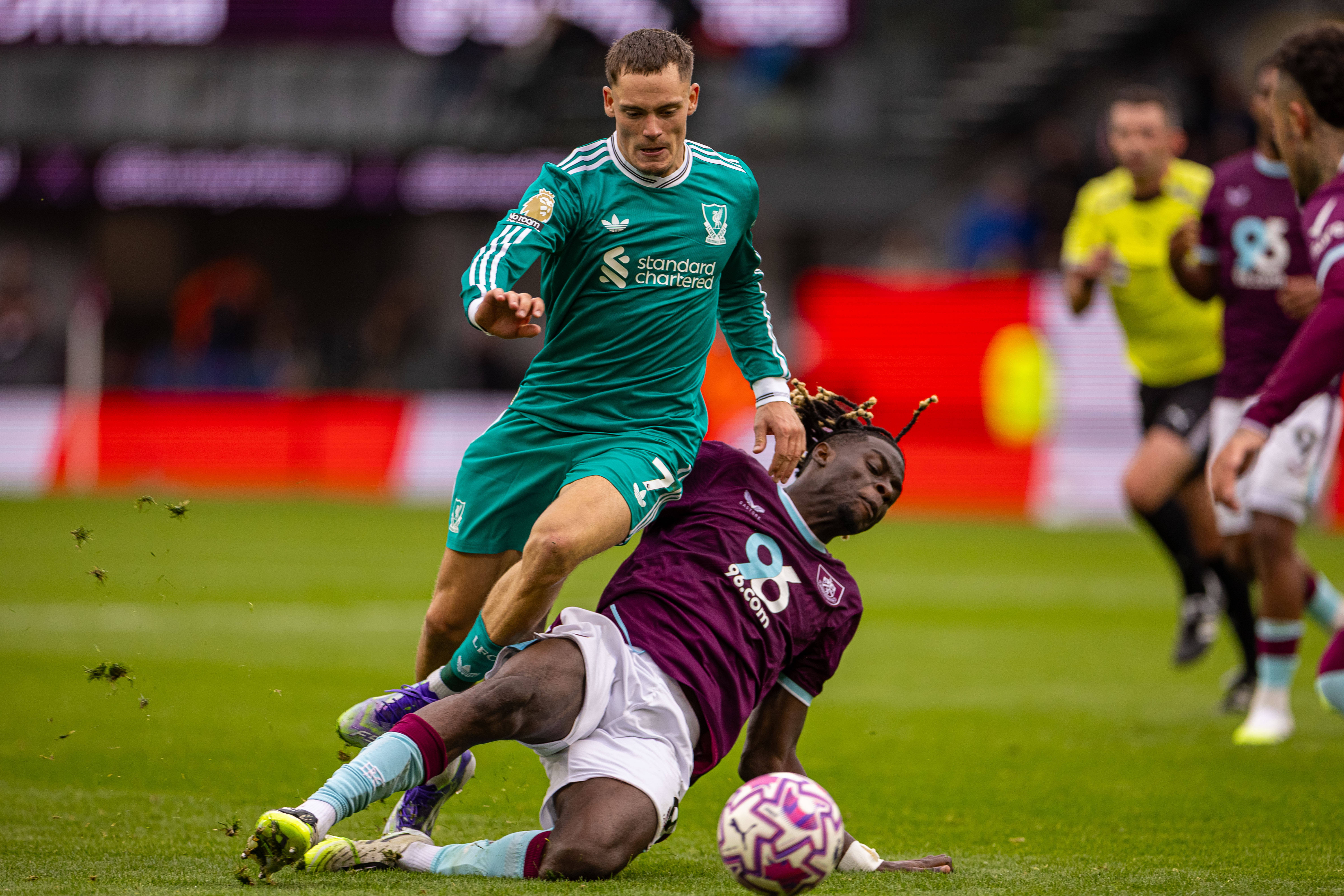 aiyouxi-（体育）足球——英超：利物浦胜伯恩利