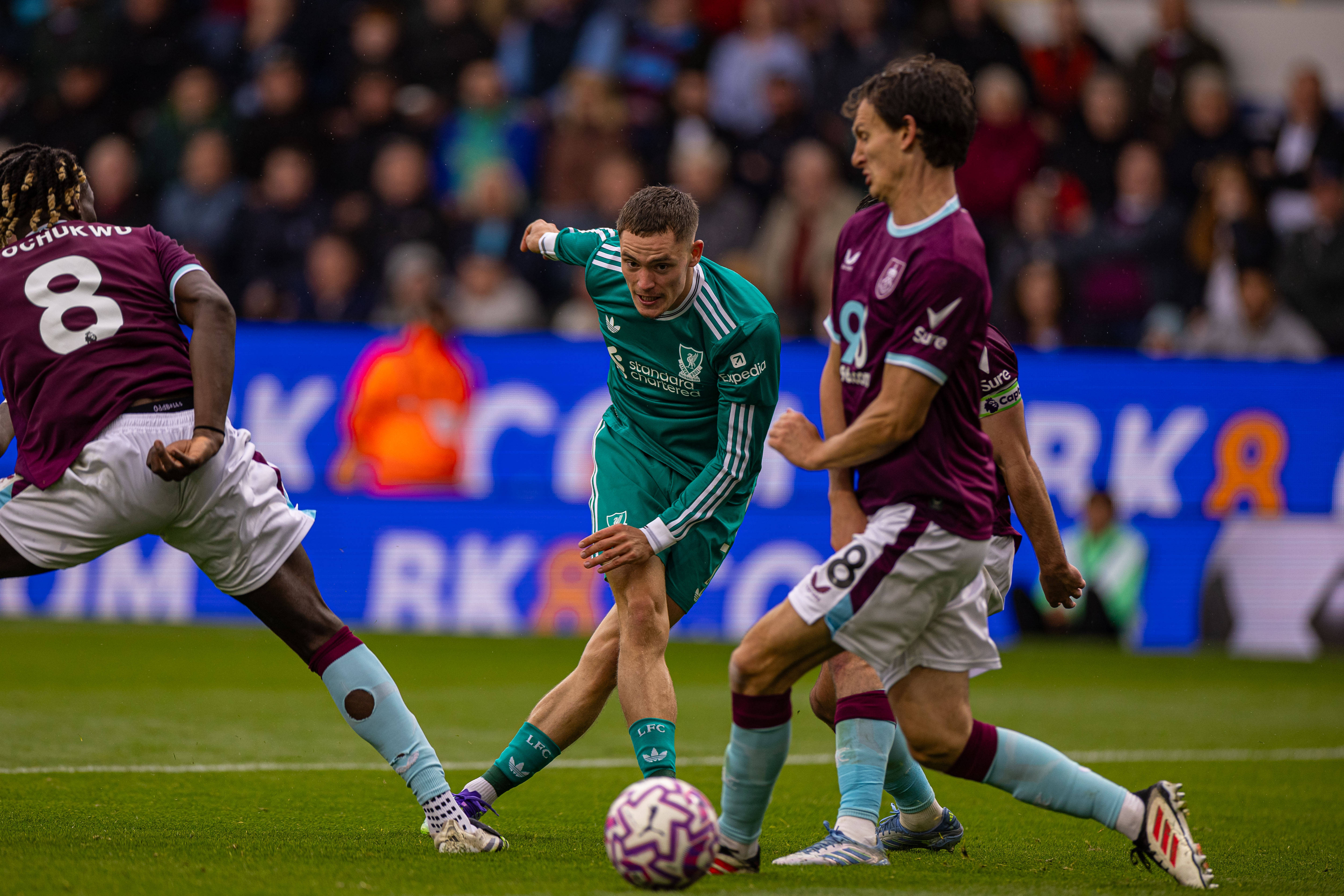 aiyouxi-（体育）足球——英超：利物浦胜伯恩利