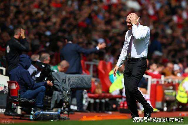 爱游戏体育首页-诺丁汉森林新帅肖恩戴奇继续禁止球员训练时佩戴保暖脖套和帽子！