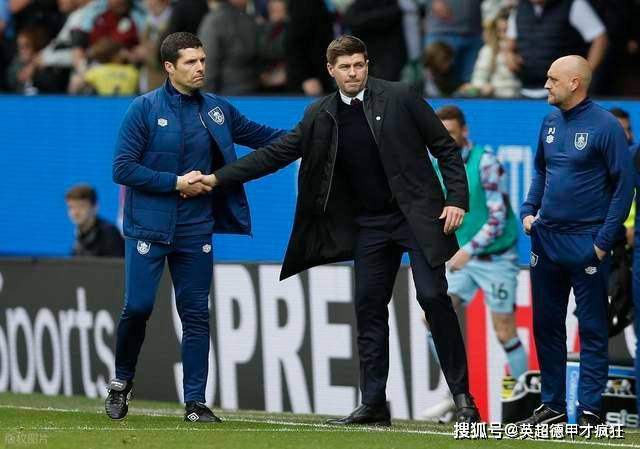 爱游戏体育首页-诺丁汉森林新帅肖恩戴奇继续禁止球员训练时佩戴保暖脖套和帽子！