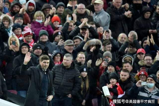 爱游戏体育首页-诺丁汉森林新帅肖恩戴奇继续禁止球员训练时佩戴保暖脖套和帽子！