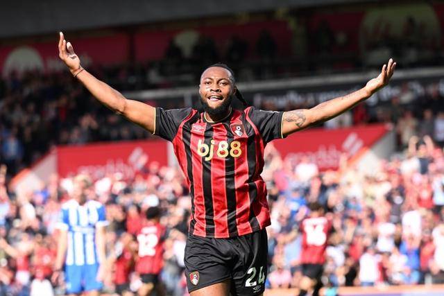 爱游戏体育中国-英超神奇黑马！伯恩茅斯1个夏窗17人离队，却强势逆袭冲到联赛第2