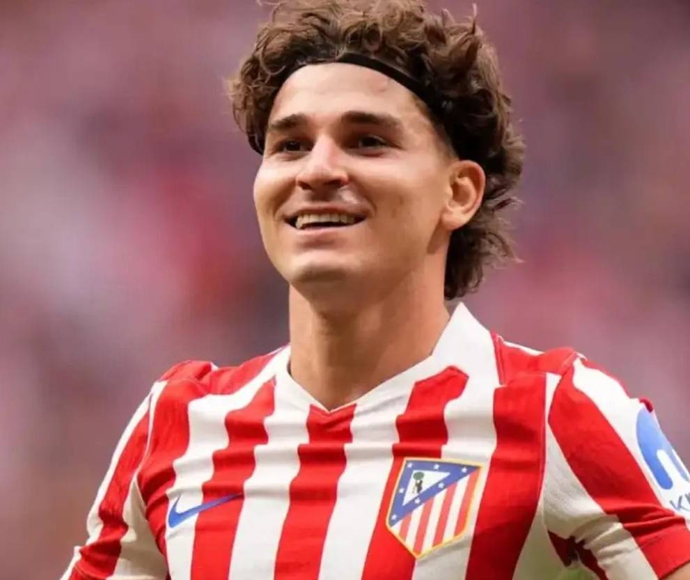 爱游戏体育官网-11球5助攻！西媒曝阿尔瓦雷斯主动示好巴萨，小蜘蛛为啥不想去阿森纳