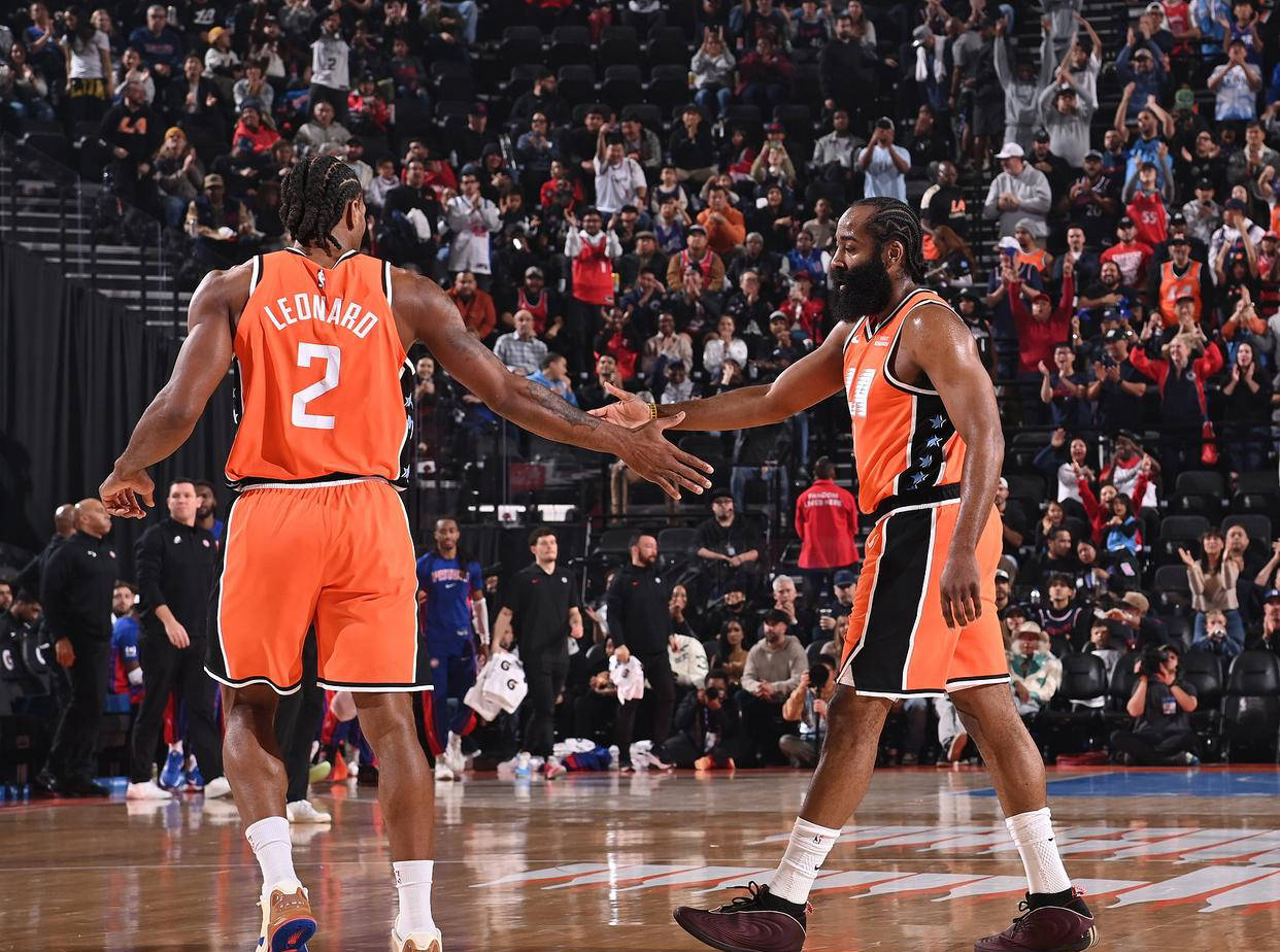 爱游戏体育官网-哈登引发连锁效应，火箭孤注一掷，小卡或离开，小托马斯拟加盟休斯顿？