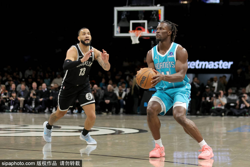 爱游戏体育平台-夏洛特黄蜂迎战亚特兰大老鹰，拉梅洛-鲍尔能否带领球队再创佳绩？